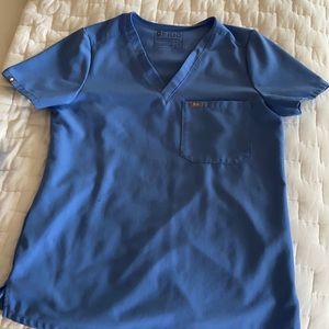 Figs scrub top size small